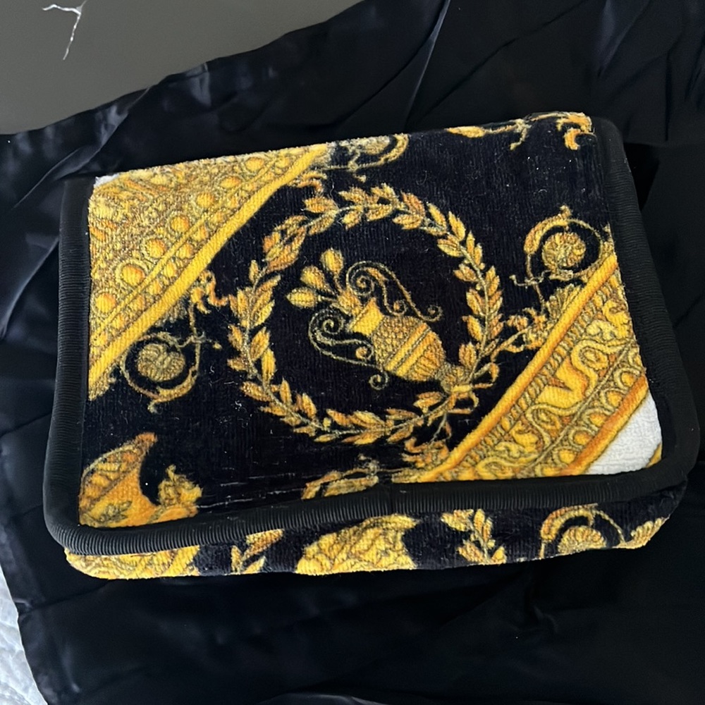 Versace - Picture 6 of 8